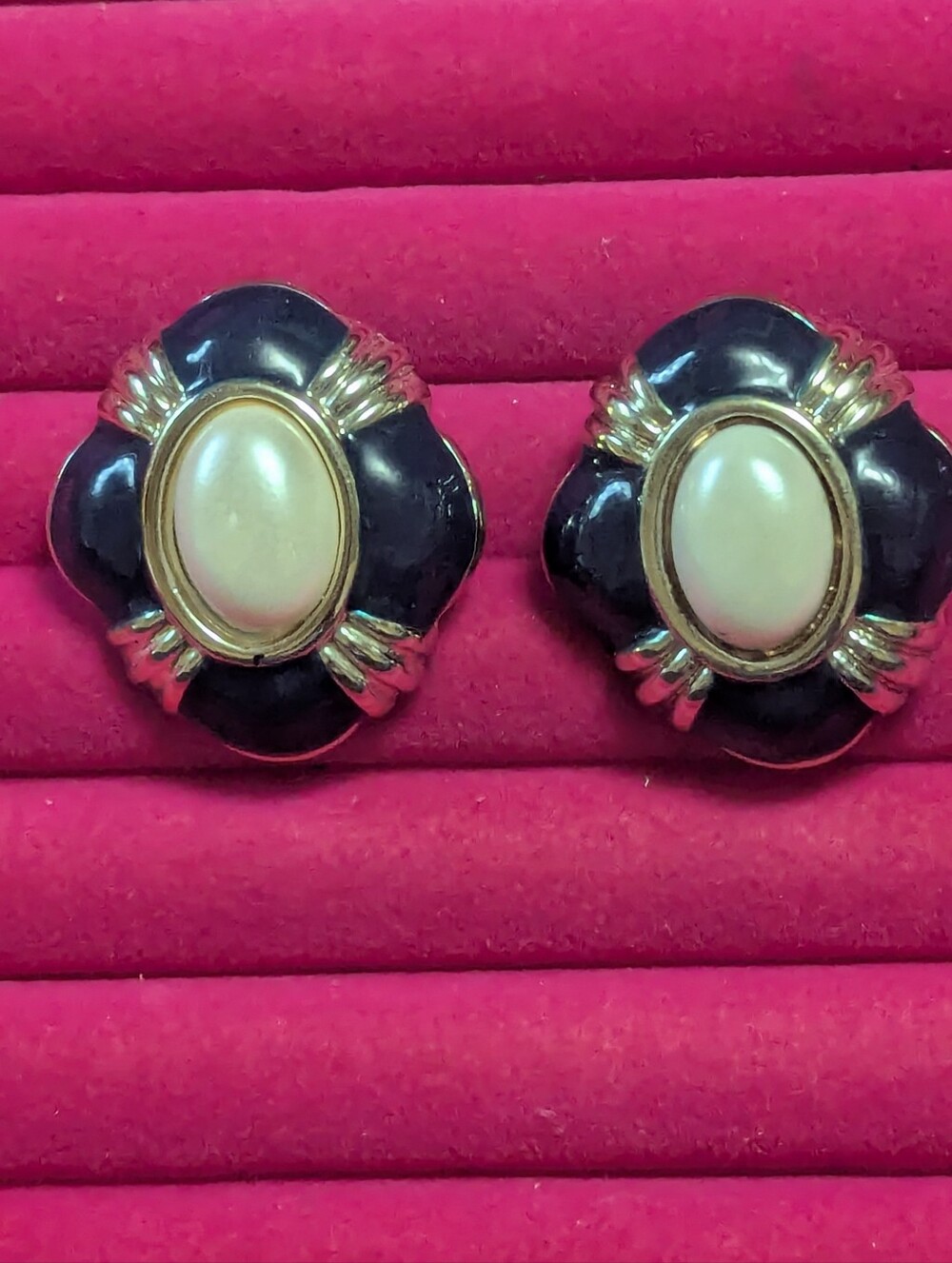 Vintage Gold-Tone Navy Flower Earrings with Cream Cabochon